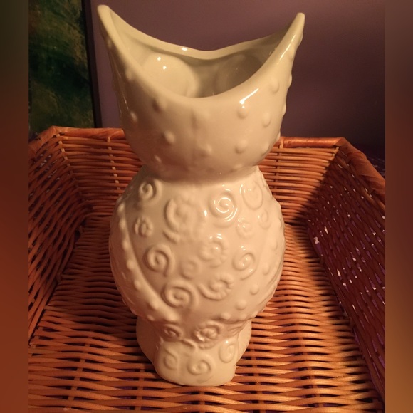 Beautiful Vase- White OWL - Picture 2 of 4